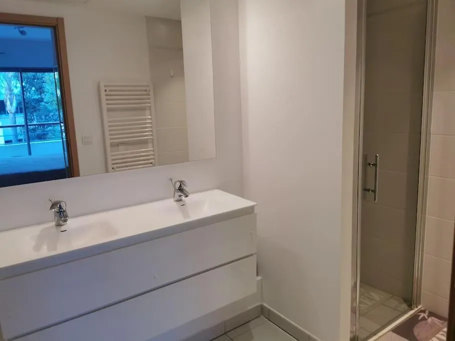 Centre Juan Les Pins 2P White Pearl Garage Apartment 0*, Juan-les-Pins